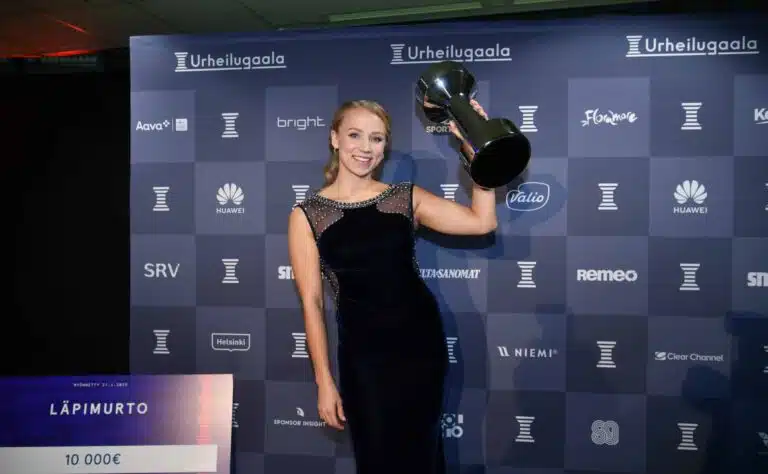 Urheilugaalassa palkitun naisen puhelin täyttyi melkoisista viesteistä – ällisteli lukemaansa