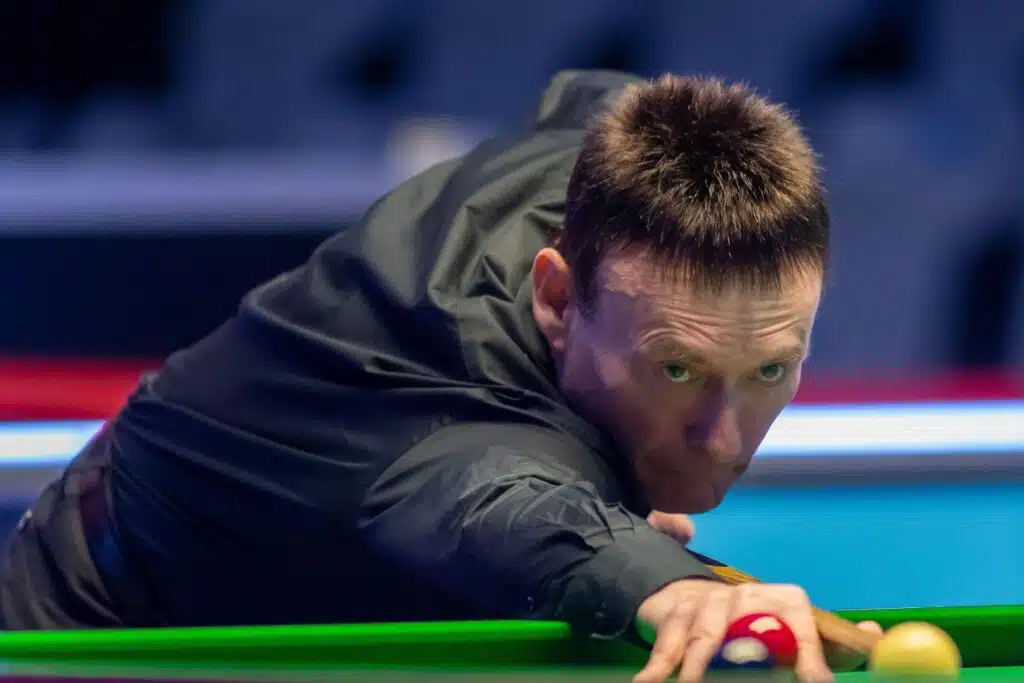 Ikäeroa yli 20 vuotta – snookerlegenda kääntää katseita missirakkaansa kanssa