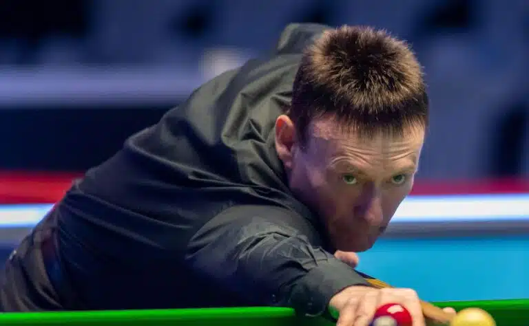 Ikäeroa yli 20 vuotta – snookerlegenda kääntää katseita missirakkaansa kanssa