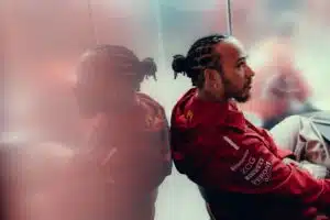 F1:ssä muhii shokkiuutinen: ”Lewis Hamiltonin fanit, kuulkaa tämä”