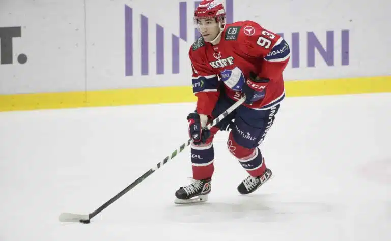 Kuva lentokentältä: Entinen tähti palasi Suomeen – ”HIFK, ykköspakkinne on tullut takaisin”