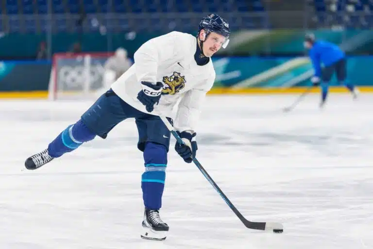 Suomalaistähti edelleen ilman NHL-sopimusta – kaiken nähnyt asiantuntija ei käsitä: ”Ihan mysteeri”