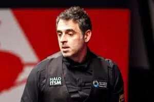 Maailmanmestarille turpaan – sitten Ronnie O’Sullivan leuka tippui lattiaan snookersalilla