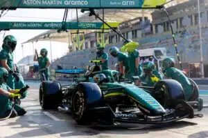 Niki Juusela yllätti suorassa lähetyksessä – varikolta kantautui mullistava F1-siirtohuhu