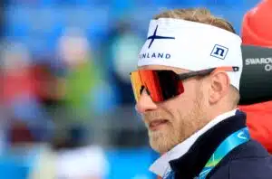 Yllätyskäänne: Erik Kulstad heivasi ampumahiihtonaisen pihalle Suomen joukkueesta