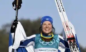 Krista Pärmäkoski bongattiin hiihtomiehen seurassa – nainen oli yhtä hymyä