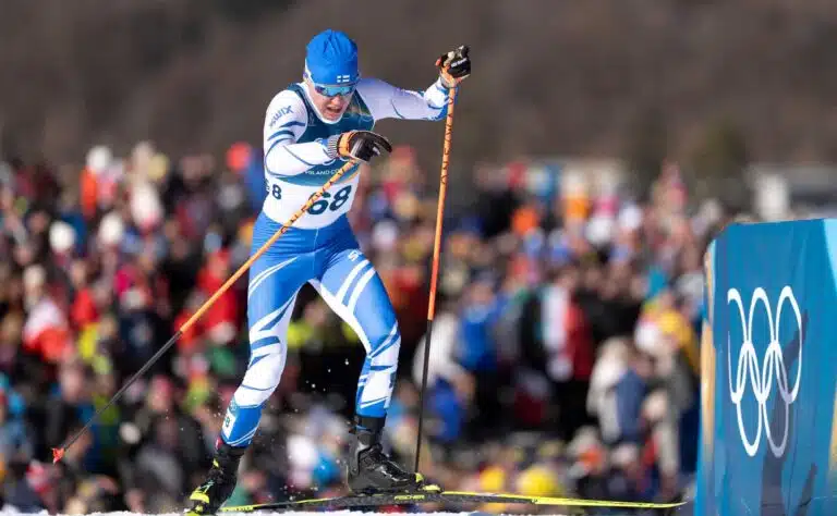 Venäläishiihtäjän temppu Arsi Ruuskaselle puhutti – selostuskoppi reagoi välittömästi