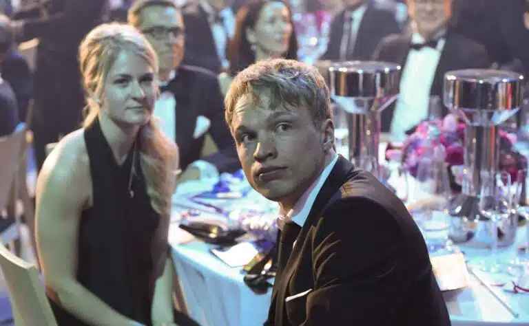 IS: Saana-vaimolta suora viesti Iivo Niskaselle  – nyt se on julkista tietoa