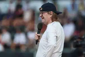 Antero Mertaranta vahvisti – selostaja veti yleisurheilukisan laitamyötäisissä