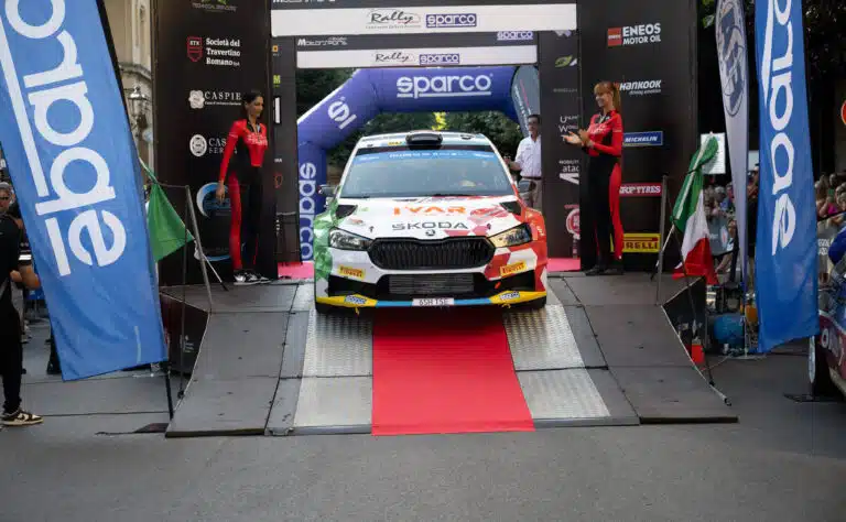 Rallitähti rakastui kartanlukijaansa – ”Se on erityistä”