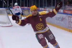 Päivityksestä paljastui: Suomen hiihtotähti ja kiekkomies yhteisellä lemmenlomalla