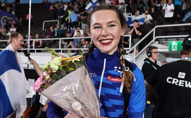 Ella Junnila jätti vanhan elämän taakseen – poseerasi tämän naisen kanssa