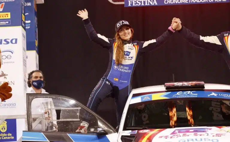 Naiskartanlukija ilmoitti olevansa raskaana – Janni Hussikin reagoi