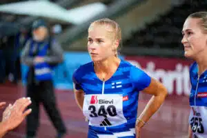 Alisa Vainion kohtelu Pariisin maratonilla pöyristytti – tämä näky sai päreet palamaan