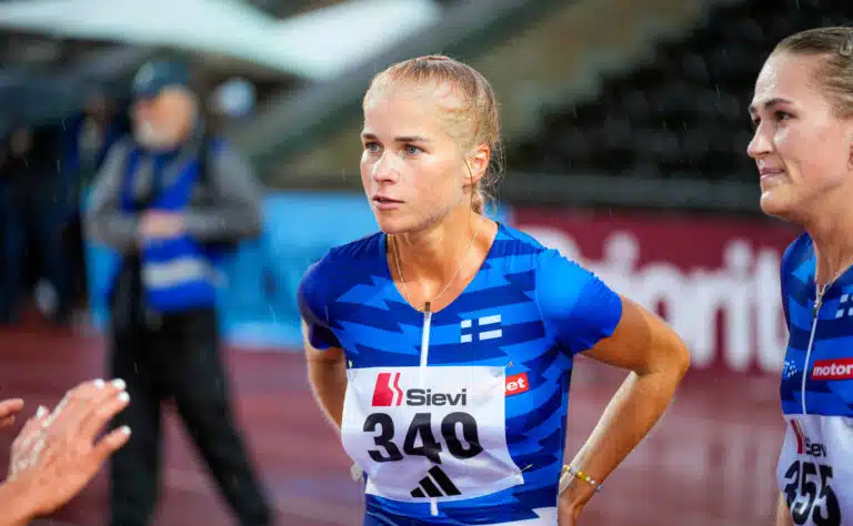 Alisa Vainion kohtelu Pariisin maratonilla pöyristytti – tämä näky sai päreet palamaan