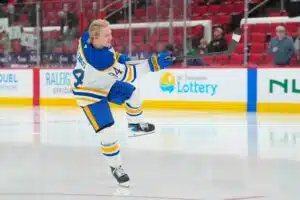 Buffalossa käydään nyt hurjaa NHL-keskustelua – Konsta Heleniukselle leivotaan unelmaroolia