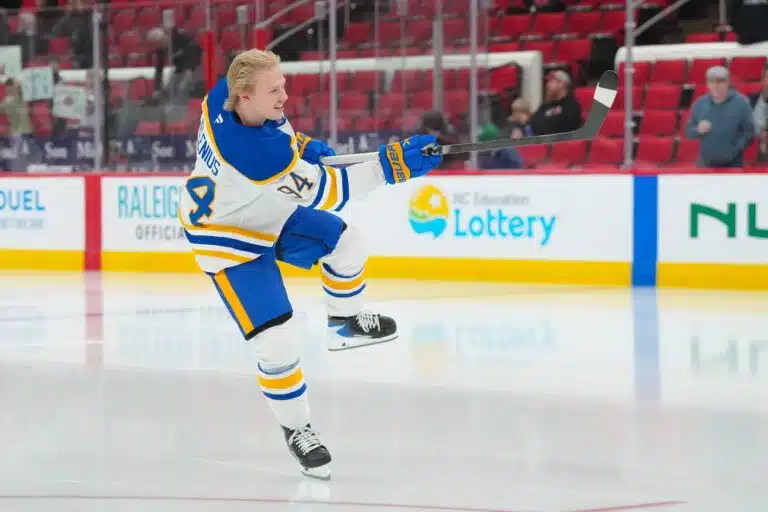 Buffalossa käydään nyt hurjaa NHL-keskustelua – Konsta Heleniukselle leivotaan unelmaroolia