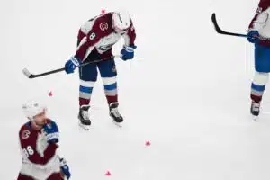 Cale Makarin NHL-jättidiilillä dramaattinen vaikutus – Colorado Avalanchen suomalaistähteä odottaa karu kohtalo