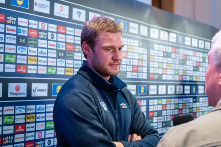 Aleksander Barkov avautui Connor McDavidin kohtaamisesta – yhtä sanaa suomalaisen oli mahdoton hyväksyä