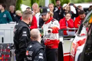 MM-rallin kulisseissa leviää ikävä väite Oliver Solbergin toiminnasta