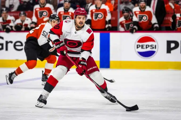 NHL-sisäpiiriläinen: Sebastian Ahon löi nyrkin pöytään Carolinassa – seuraukset olivat melkoiset