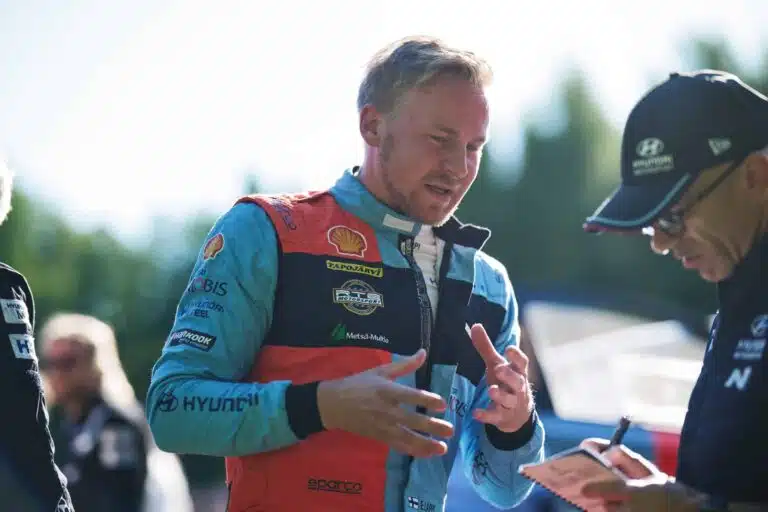 Esapekka Lappia ojennettiin suoraan päin naamaa heti maalissa – ”Puhut täyttä roskaa”