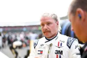 Valtteri Bottas täräytti hämmentävän kisan kolmanneksi Silverstonessa – ”Kerma nousee pintaan”