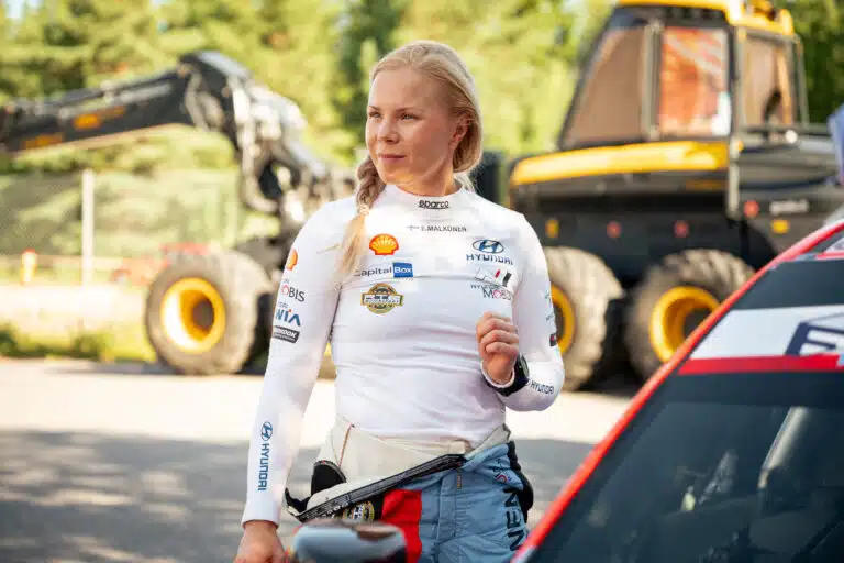 Enni Mälkönen kohtelu rallimaailmassa tyrmistyttää – ”Todella julmaa”