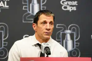 Arvio: Rod Brind’Amour haluaa eroon suomalaisesta Stanley Cup -voittajasta – ”Muuttokuorma vain päälle”