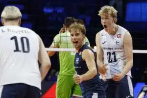 Veikka Lindqvist (oik.), Voitto Köykkä, Suomen lentopallomaajoukkue, Suomi, lentopallo